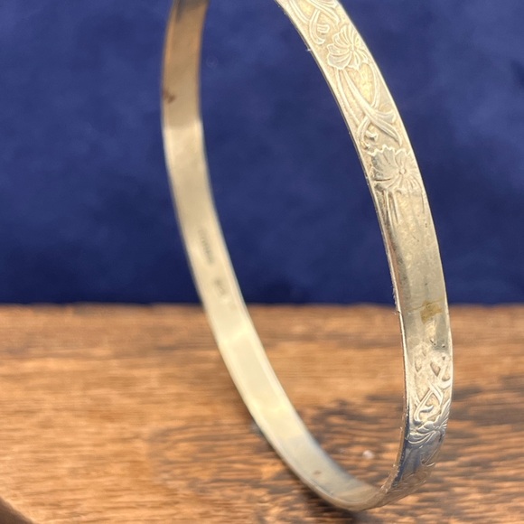 Floral bangle, Mexican Silver - Picture 4 of 4